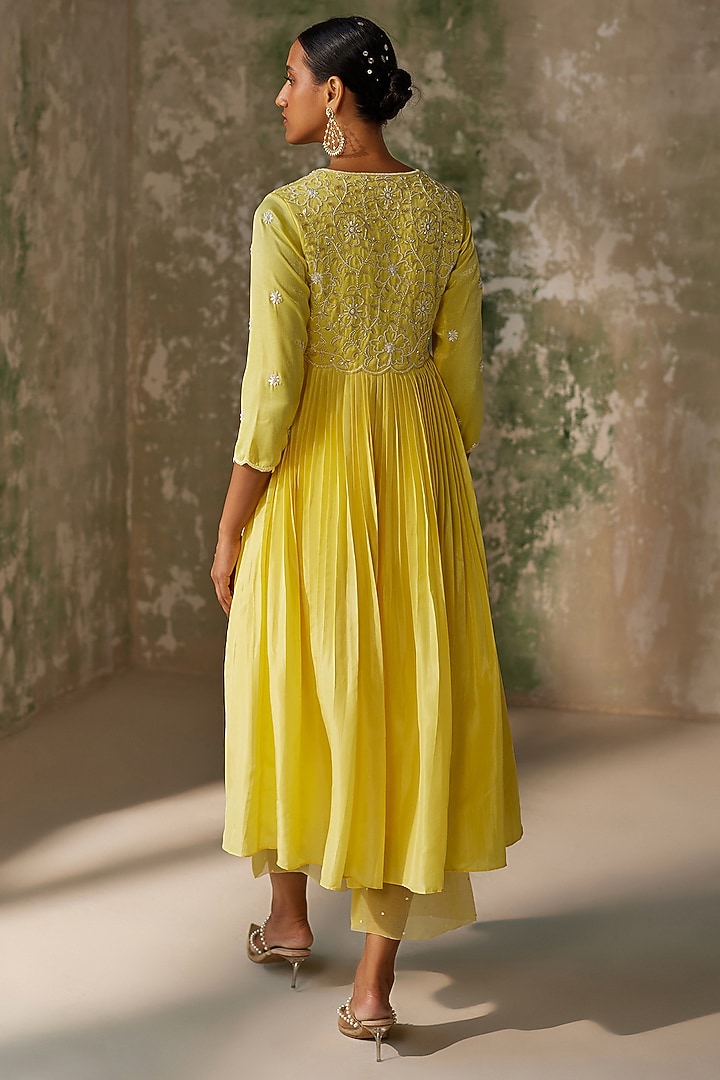 Butter Yellow Habutai Silk Aari Embroidered Kurta Set by Zoon Tribe at Pernia's Pop Up Shop