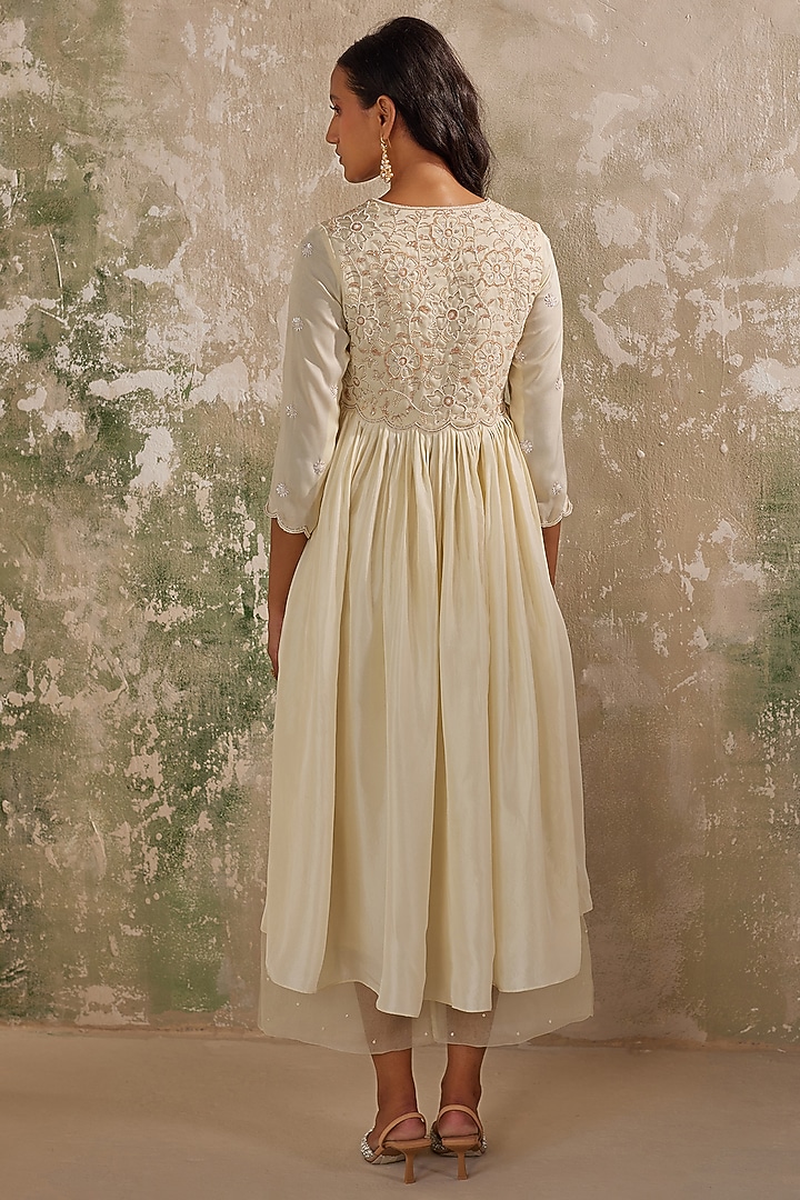 Cream Habutai Silk Aari Embroidered Kurta Set by Zoon Tribe at Pernia's Pop Up Shop