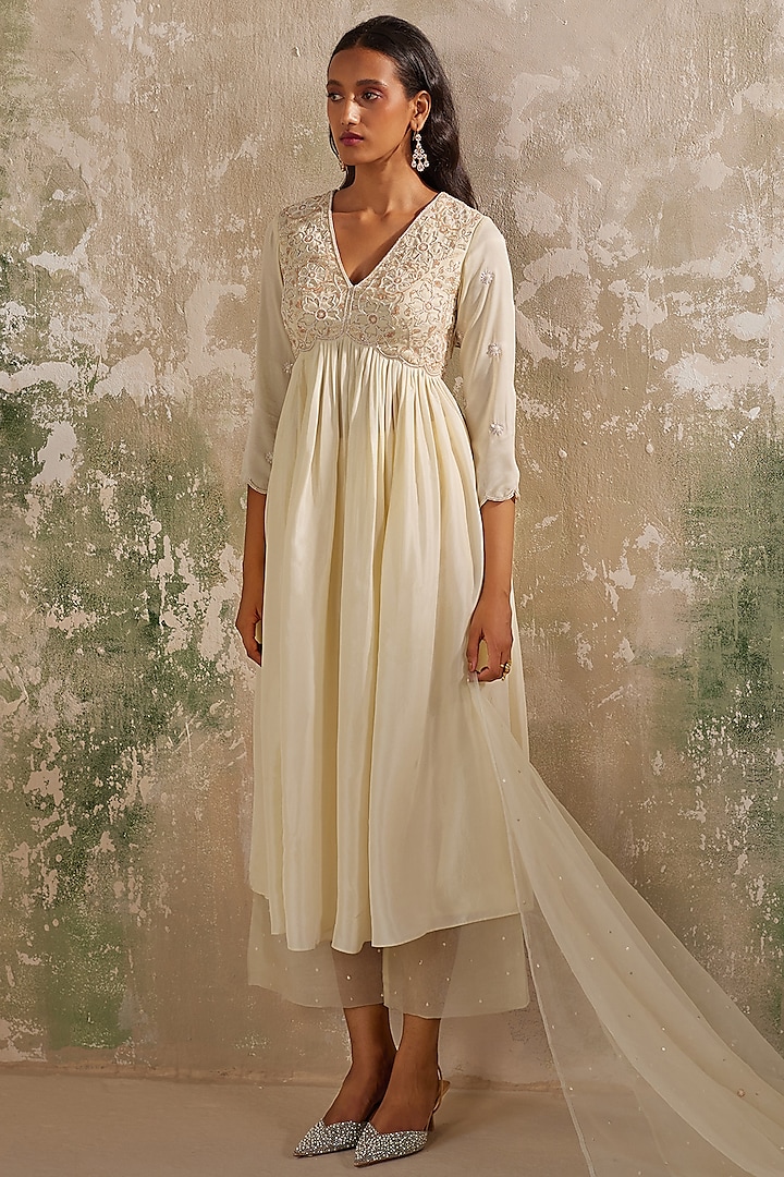 Cream Habutai Silk Aari Embroidered Kurta Set by Zoon Tribe at Pernia's Pop Up Shop