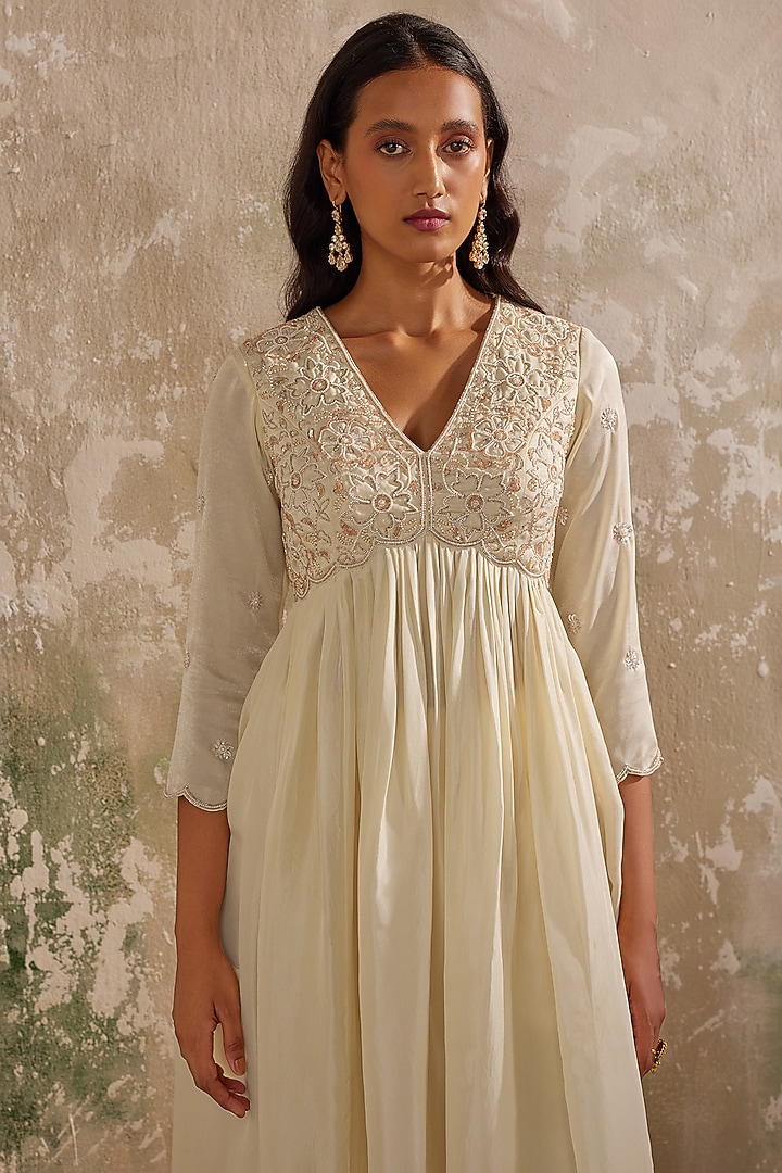 Cream Habutai Silk Aari Embroidered Kurta Set by Zoon Tribe at Pernia's Pop Up Shop