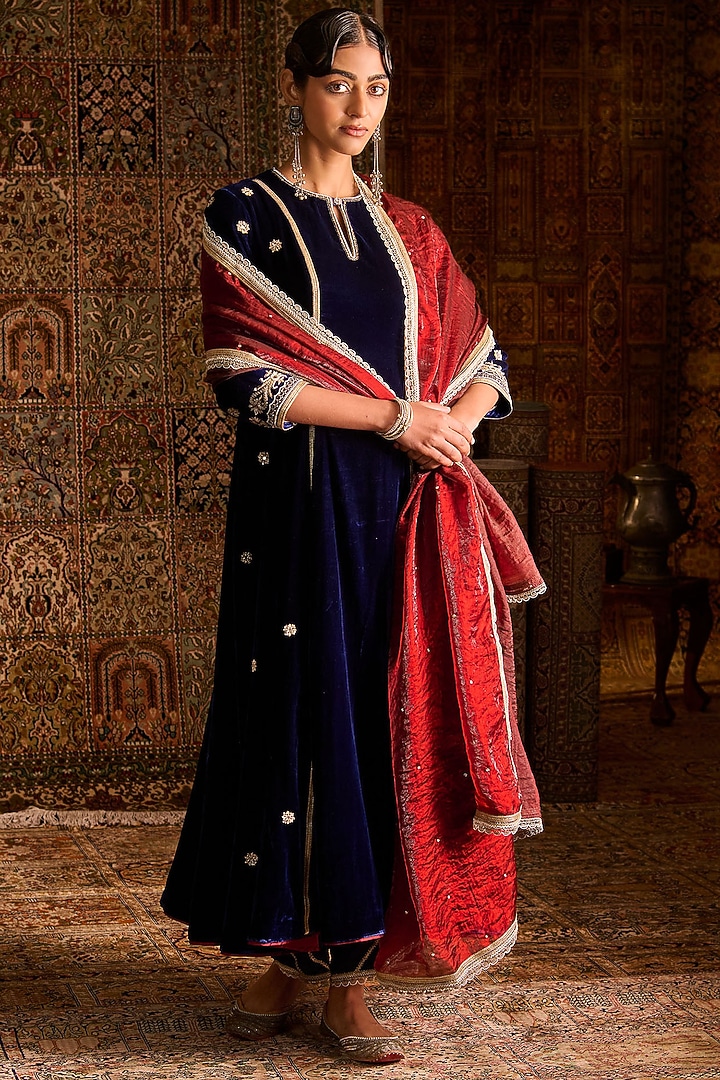 Navy Blue Velvet Hand Embroidered A-Line Kurta Set by Zoon Tribe at Pernia's Pop Up Shop