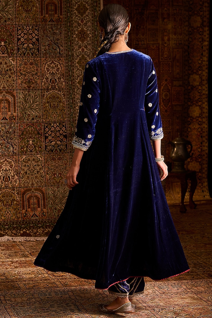 Navy Blue Velvet Hand Embroidered A-Line Kurta Set by Zoon Tribe at Pernia's Pop Up Shop
