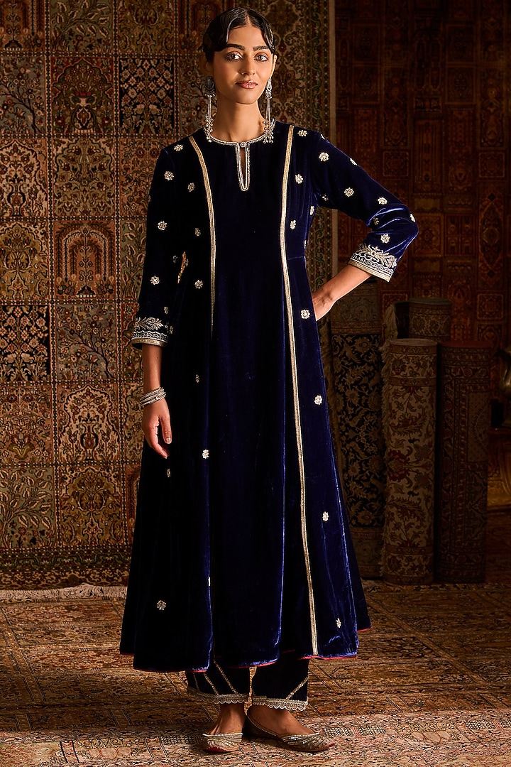 Navy Blue Velvet Hand Embroidered A-Line Kurta Set by Zoon Tribe at Pernia's Pop Up Shop