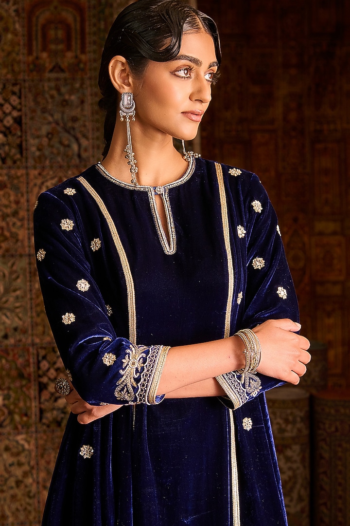 Navy Blue Velvet Hand Embroidered A-Line Kurta Set by Zoon Tribe at Pernia's Pop Up Shop