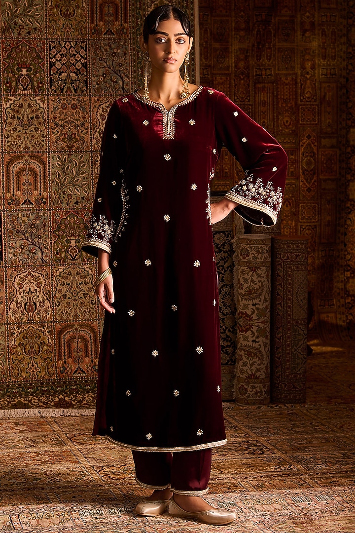 Maroon Silk Velvet Hand Embroidered Straight Kurta Set by Zoon Tribe at Pernia's Pop Up Shop