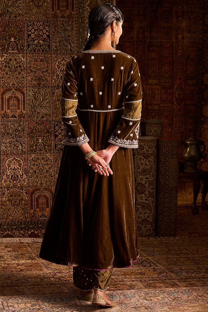 Olive Green Velvet Hand Embroidered Straight Kurta Set by Zoon Tribe at Pernia's Pop Up Shop