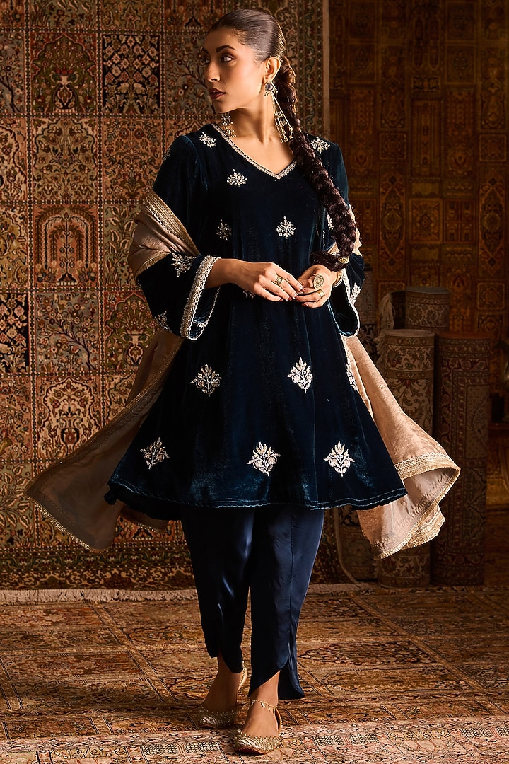 Teal Blue Velvet Hand Embroidered Flared Kurta Set by Zoon Tribe at Pernia's Pop Up Shop