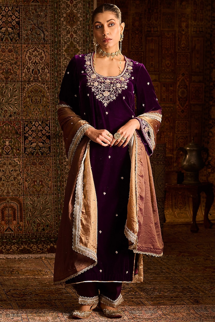 Purple Silk Velvet Hand Embroidered Straight Kurta Set by Zoon Tribe at Pernia's Pop Up Shop