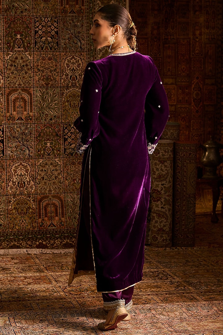 Purple Silk Velvet Hand Embroidered Straight Kurta Set by Zoon Tribe at Pernia's Pop Up Shop