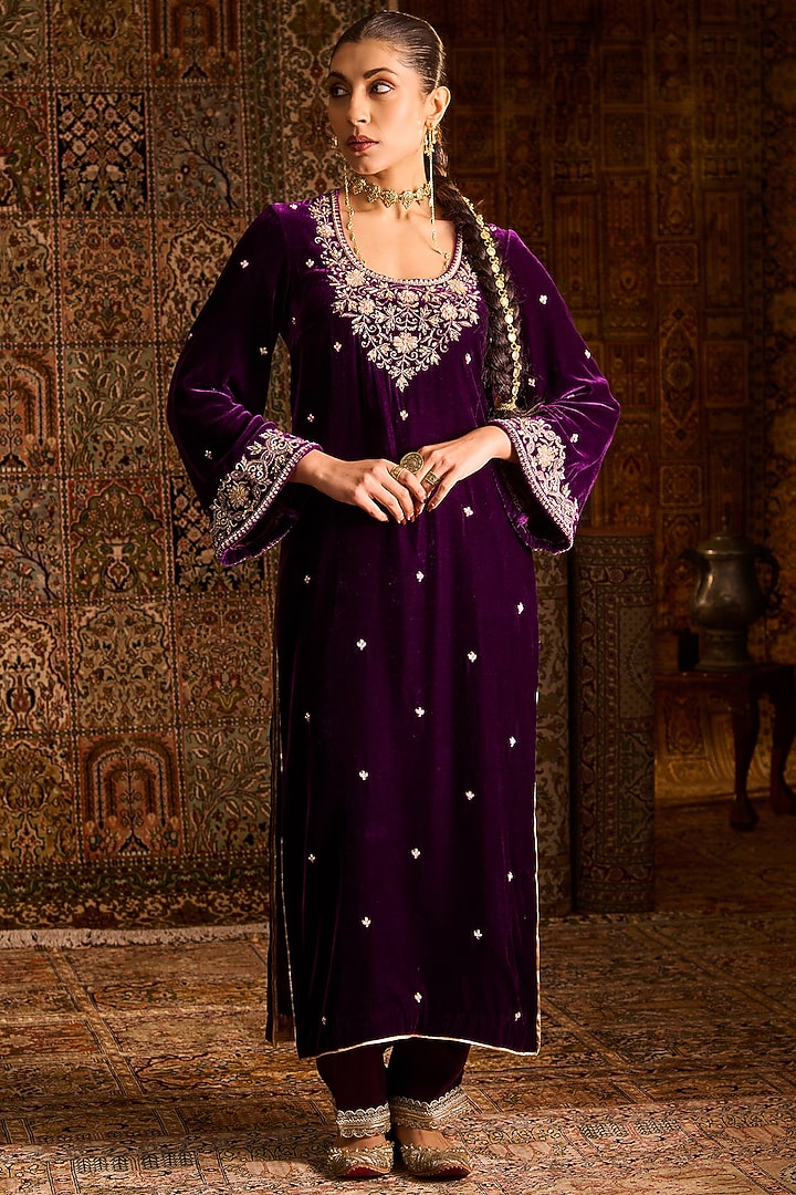 Purple Silk Velvet Hand Embroidered Straight Kurta Set by Zoon Tribe at Pernia's Pop Up Shop