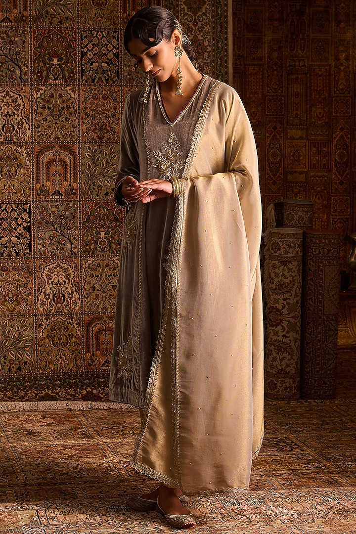 Grey Silk Velvet Hand Embroidered Kalidar Kurta Set by Zoon Tribe at Pernia's Pop Up Shop