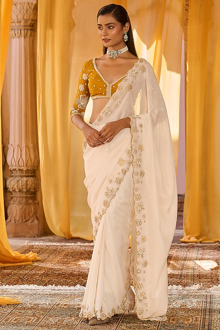 Off-White Flat Chiffon Embroidered Wedding Saree Set by Zoon Tribe at Pernia's Pop Up Shop