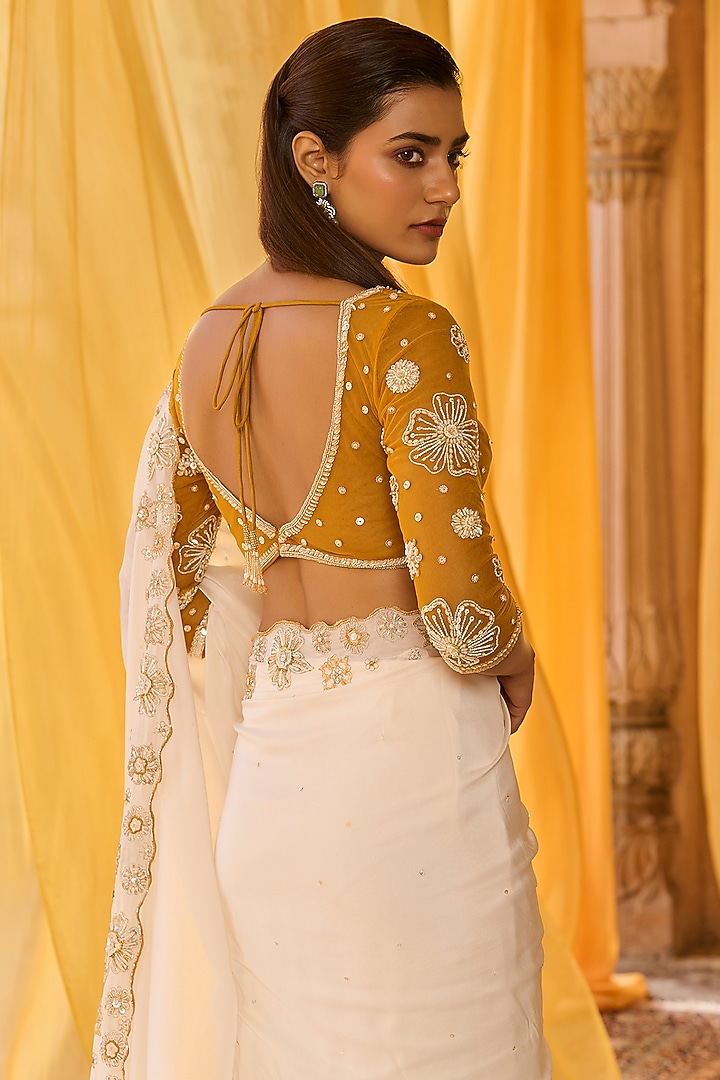 Off-White Flat Chiffon Embroidered Wedding Saree Set by Zoon Tribe at Pernia's Pop Up Shop