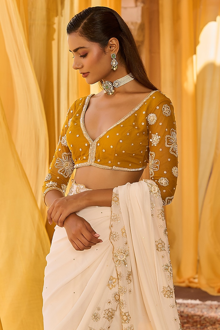 Off-White Flat Chiffon Embroidered Wedding Saree Set by Zoon Tribe at Pernia's Pop Up Shop