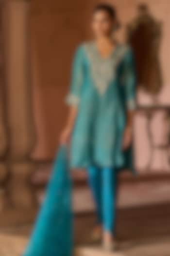 Peacock Blue Crushed Tissue Embroidered Kurta Set by Zoon Tribe at Pernia's Pop Up Shop