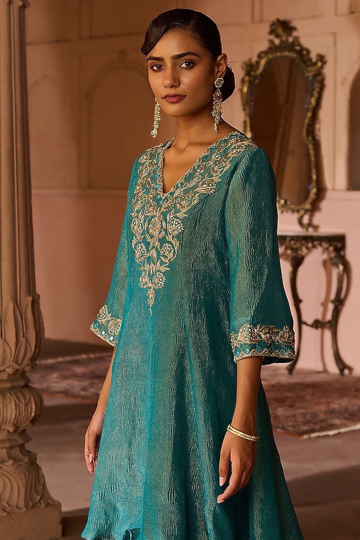 Peacock Blue Crushed Tissue Embroidered Kurta Set by Zoon Tribe at Pernia's Pop Up Shop