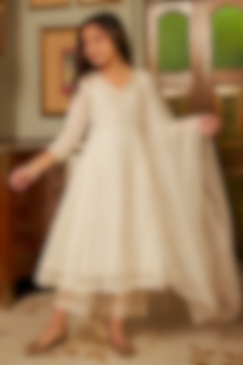 Off-White Satin Aari Embroidered Kurta Set For Girls by Zoon Tribe Kids at Pernia's Pop Up Shop