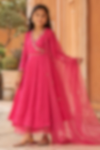 Rani Pink Chanderi Hand Embroidered Angrakha Kurta Set For Girls by Zoon Tribe Kids at Pernia's Pop Up Shop