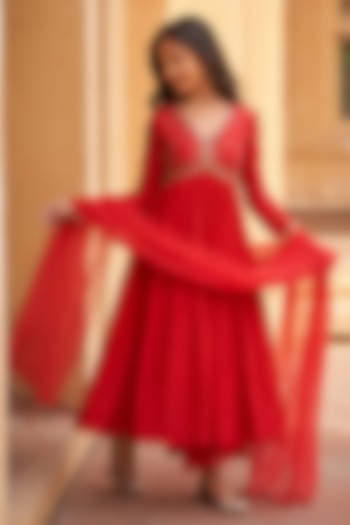 Red Pure Silk Hand Embroidered Kurta Set For Girls by Zoon Tribe Kids at Pernia's Pop Up Shop