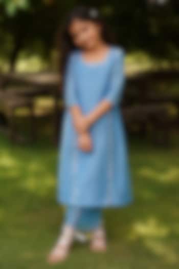 Blue Pure Chanderi Aari Hand Embroidered Kurta Set For Girls by Zoon Tribe Kids at Pernia's Pop Up Shop