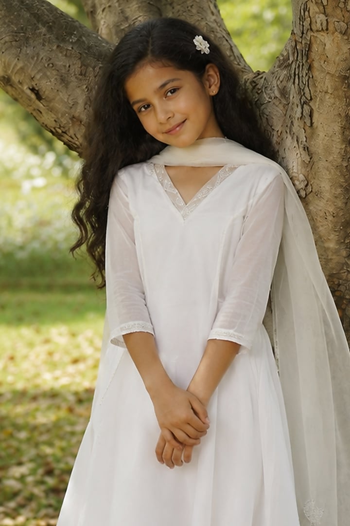 Off-White Pure Chanderi Aari Hand Embroidered Anarkali Set For Girls by Zoon Tribe Kids at Pernia's Pop Up Shop