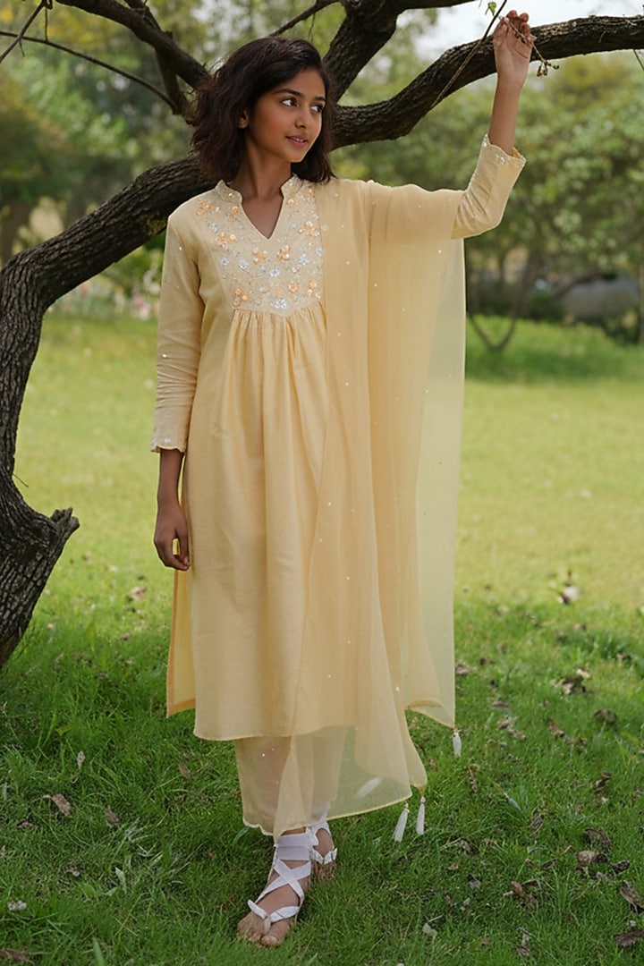 Yellow Pure Chanderi Aari Hand Embroidered Kurta Set For Girls by Zoon Tribe Kids at Pernia's Pop Up Shop
