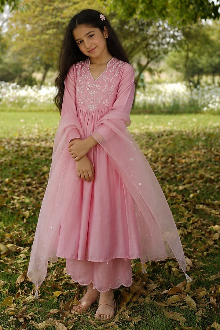 Pink Pure Chanderi Aari Hand Embroidered Kurta Set For Girls by Zoon Tribe Kids at Pernia's Pop Up Shop
