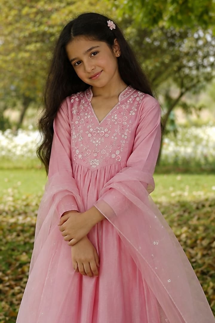 Pink Pure Chanderi Aari Hand Embroidered Kurta Set For Girls by Zoon Tribe Kids at Pernia's Pop Up Shop