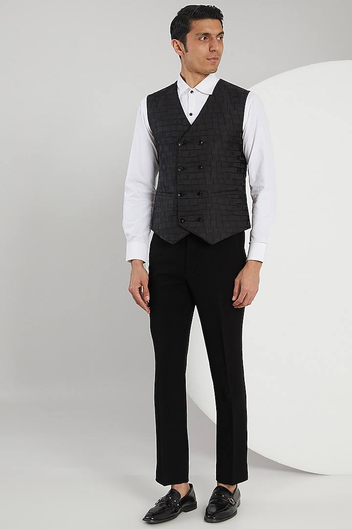 Black Jacquard Embossed Tuxedo Set by Zoop Men at Pernia's Pop Up Shop