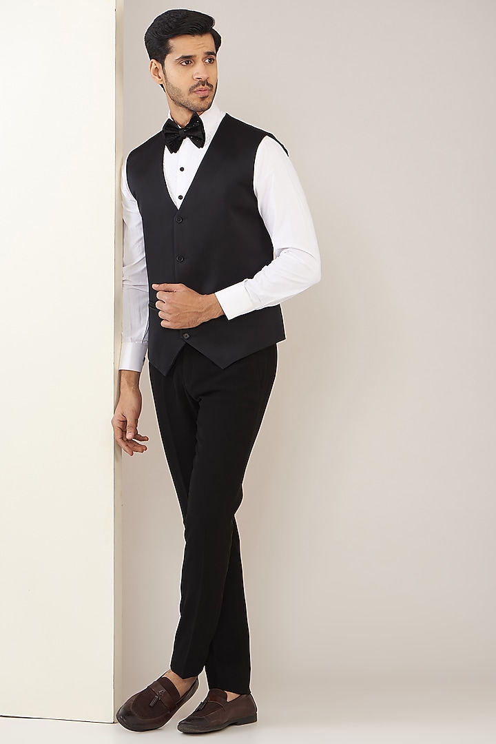 Deep Black Velvet Tuxedo Set by Zoop Men at Pernia's Pop Up Shop