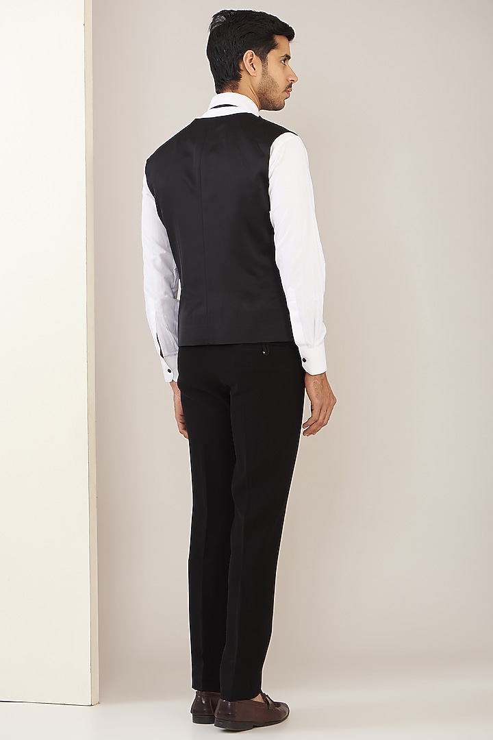 Deep Black Velvet Tuxedo Set by Zoop Men at Pernia's Pop Up Shop