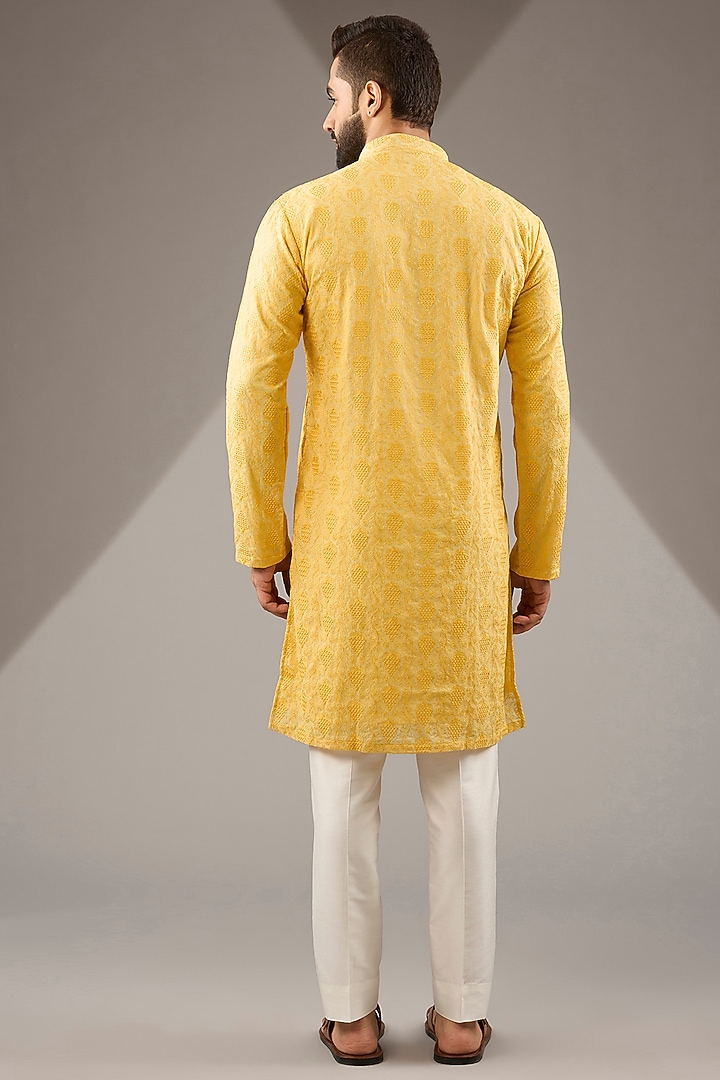Yellow Banarasi Cotton Silk Thread Embroidered Kurta Set by Zoop Men at Pernia's Pop Up Shop