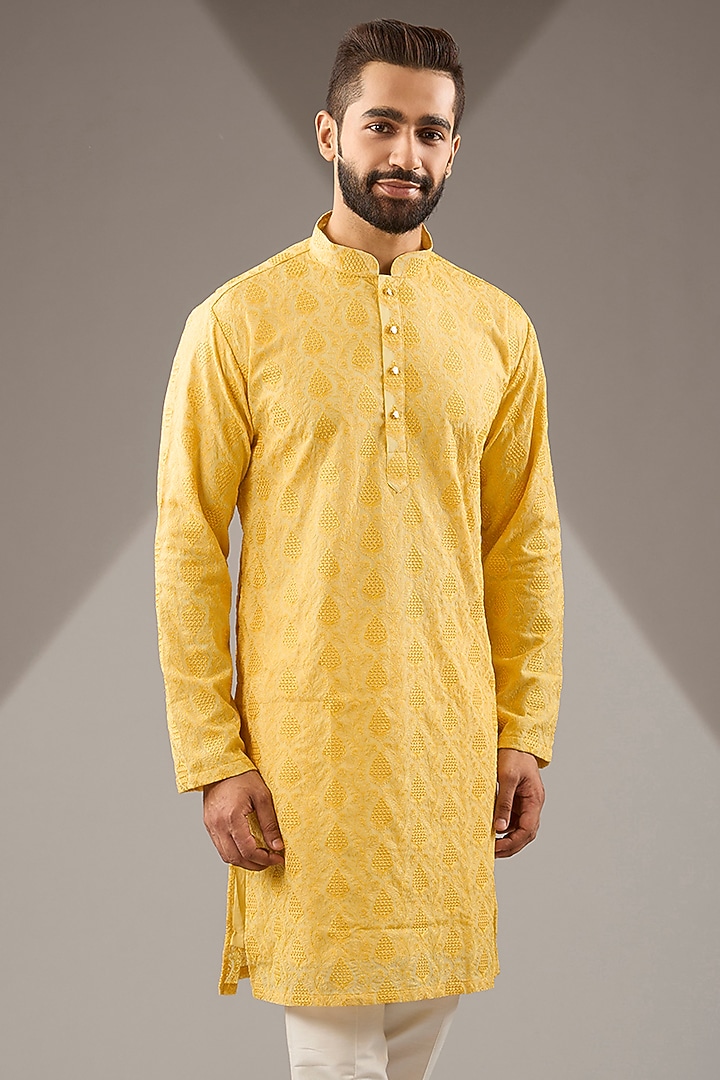 Yellow Banarasi Cotton Silk Thread Embroidered Kurta Set by Zoop Men at Pernia's Pop Up Shop