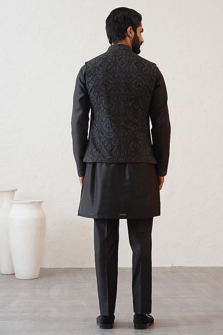 Tabiiy qoramagiz kokrak bilan porno