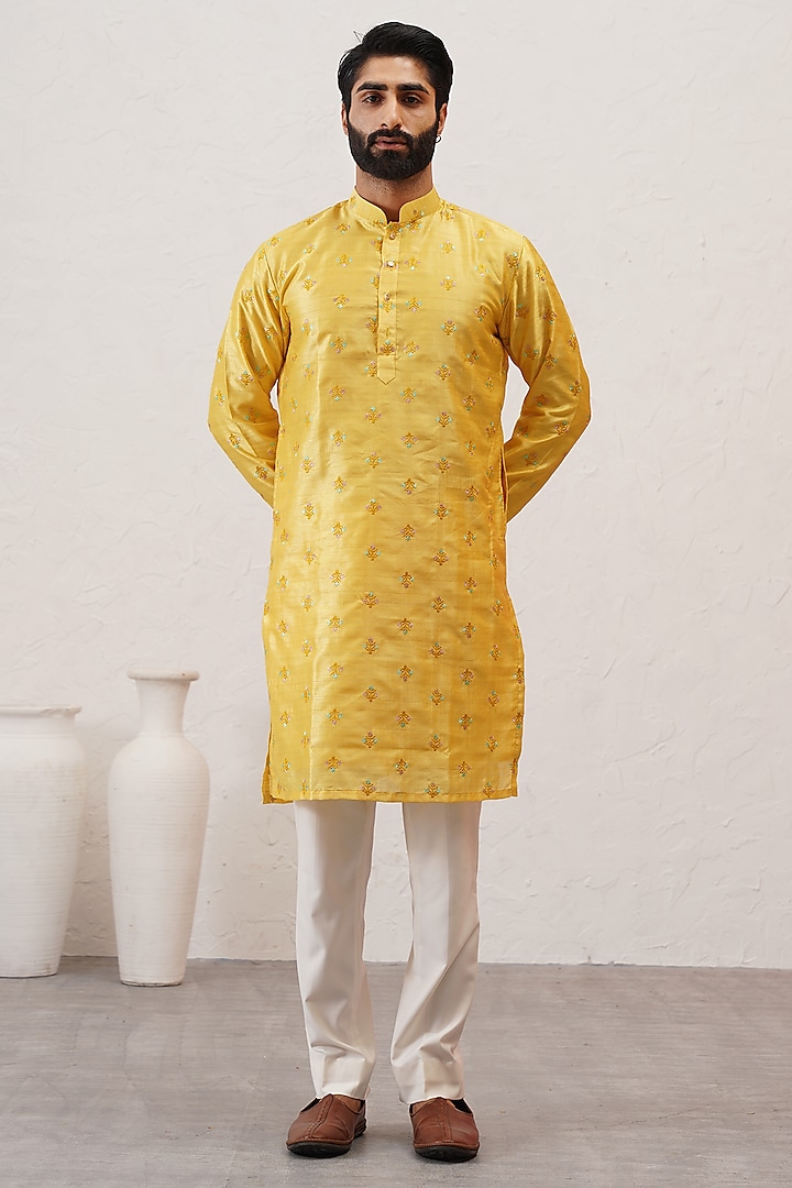 Yellow Banarasi Cotton Silk Thread Embroidered Kurta Set by Zoop Men