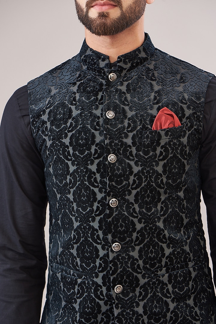 Black Velvet Jacquard Bundi Set by Zoop Men at Pernia's Pop Up Shop