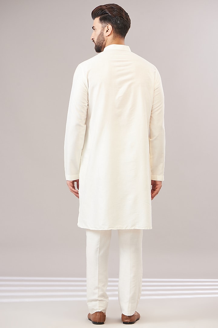 White Chanderi Silk Embroidered Bundi Set by Zoop Men at Pernia's Pop Up Shop