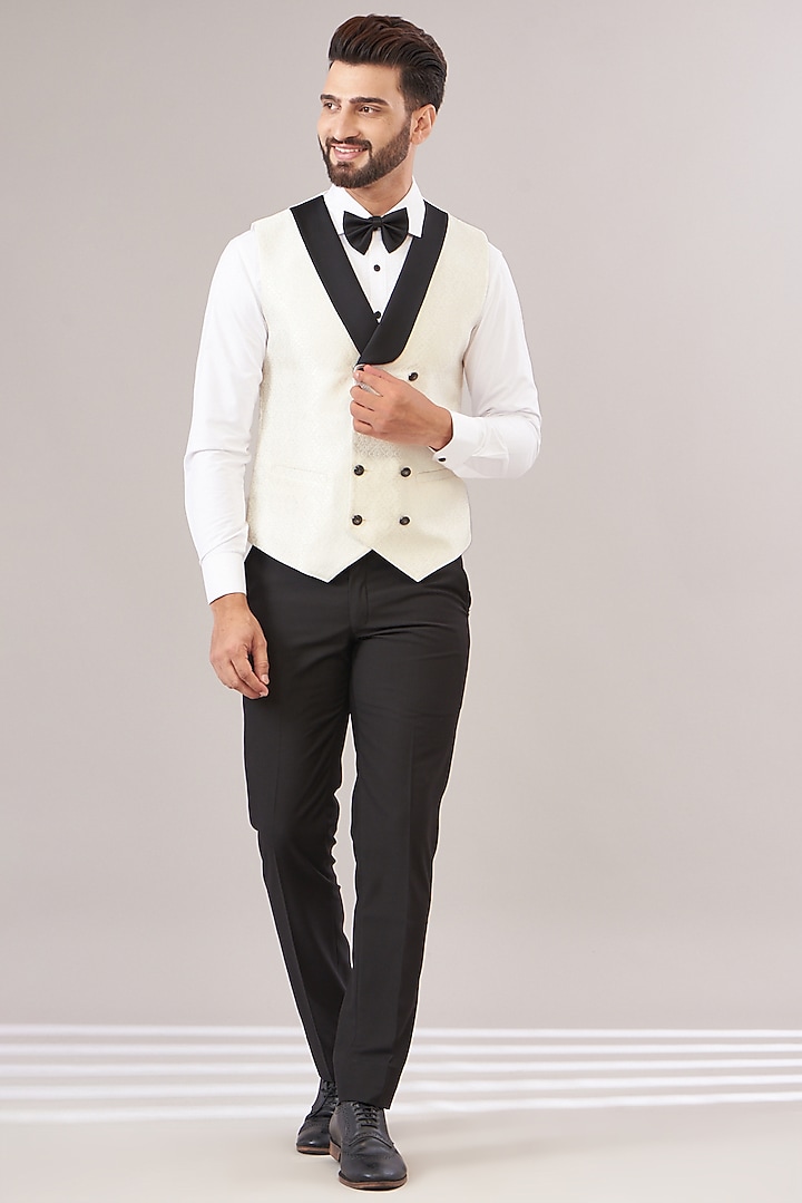 Off-White Jacquard Tuxedo Set by Zoop Men at Pernia's Pop Up Shop
