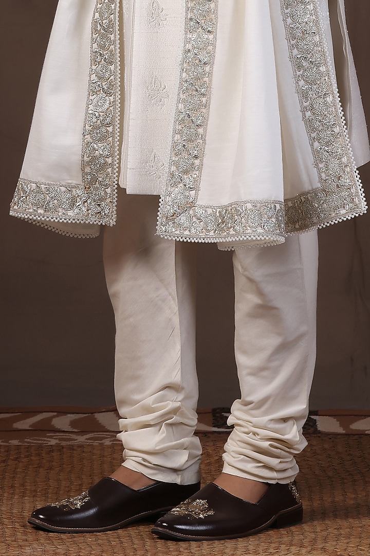 White Raw Silk Thread & Pearl Hand Embroidered Groom Sherwani Set by Zoop Men at Pernia's Pop Up Shop