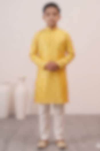 Yellow Banarasi Cotton Silk Thread Embroidered Kurta Set For Boys by Zoop Kids at Pernia's Pop Up Shop