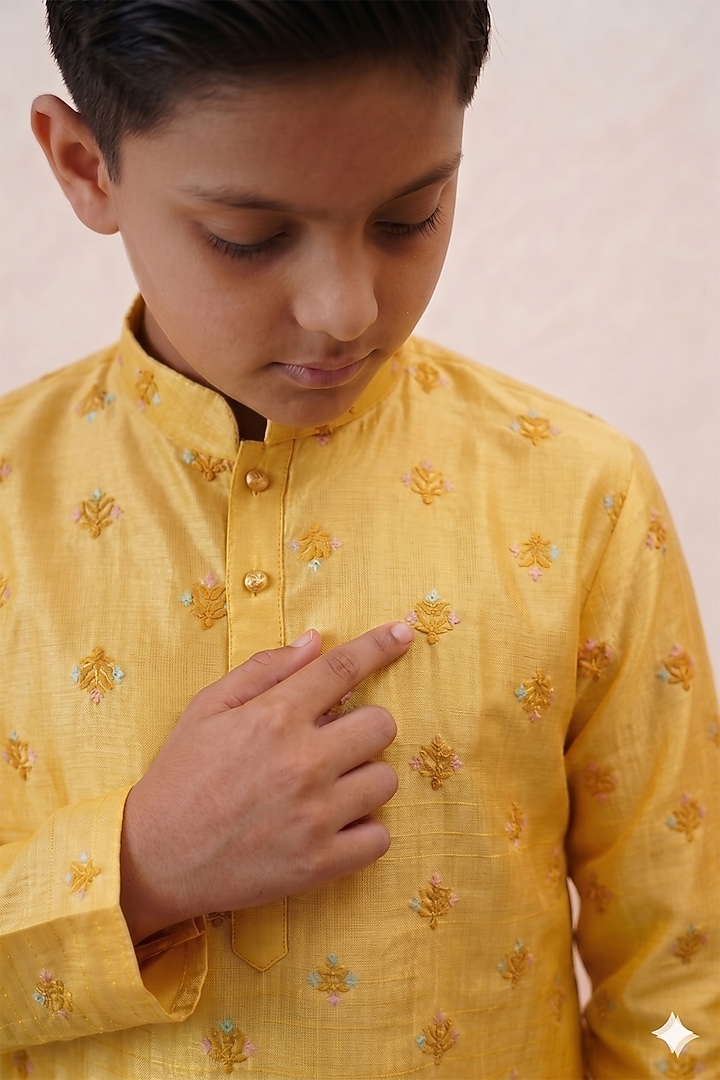 Yellow Banarasi Cotton Silk Thread Embroidered Kurta Set For Boys by Zoop Kids at Pernia's Pop Up Shop