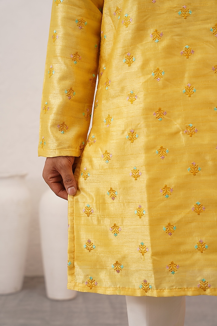 Yellow Banarasi Cotton Silk Thread Embroidered Kurta Set For Boys by Zoop Kids at Pernia's Pop Up Shop