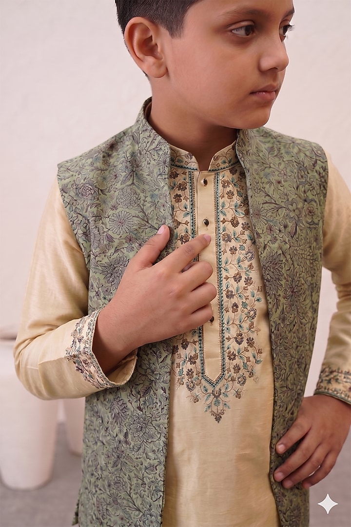 Green Embroidered Velvet Front Open Jacket Set For Boys by Zoop Kids at Pernia's Pop Up Shop