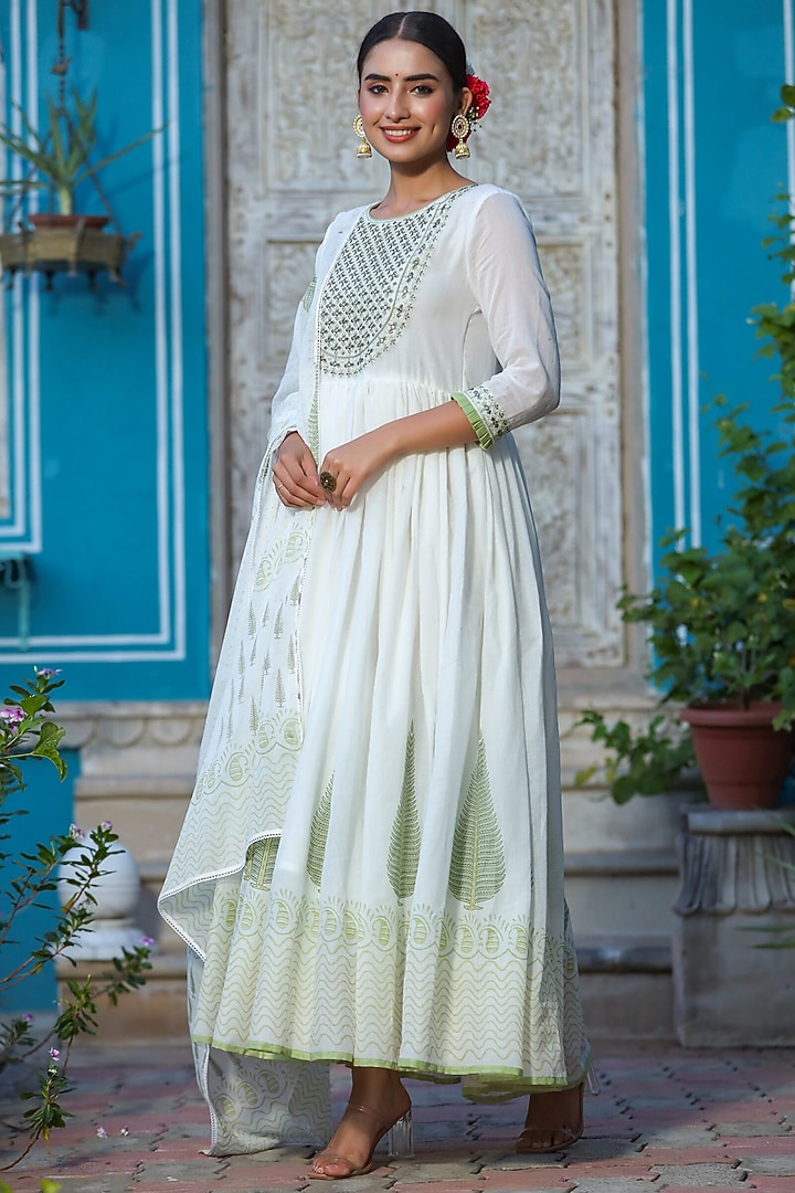 White & Green Printed Anarkali Set by Zolo Label at Pernia's Pop Up Shop
