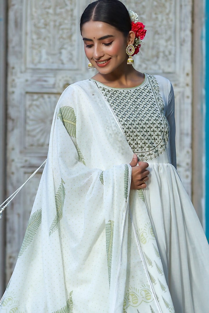 White & Green Printed Anarkali Set by Zolo Label at Pernia's Pop Up Shop