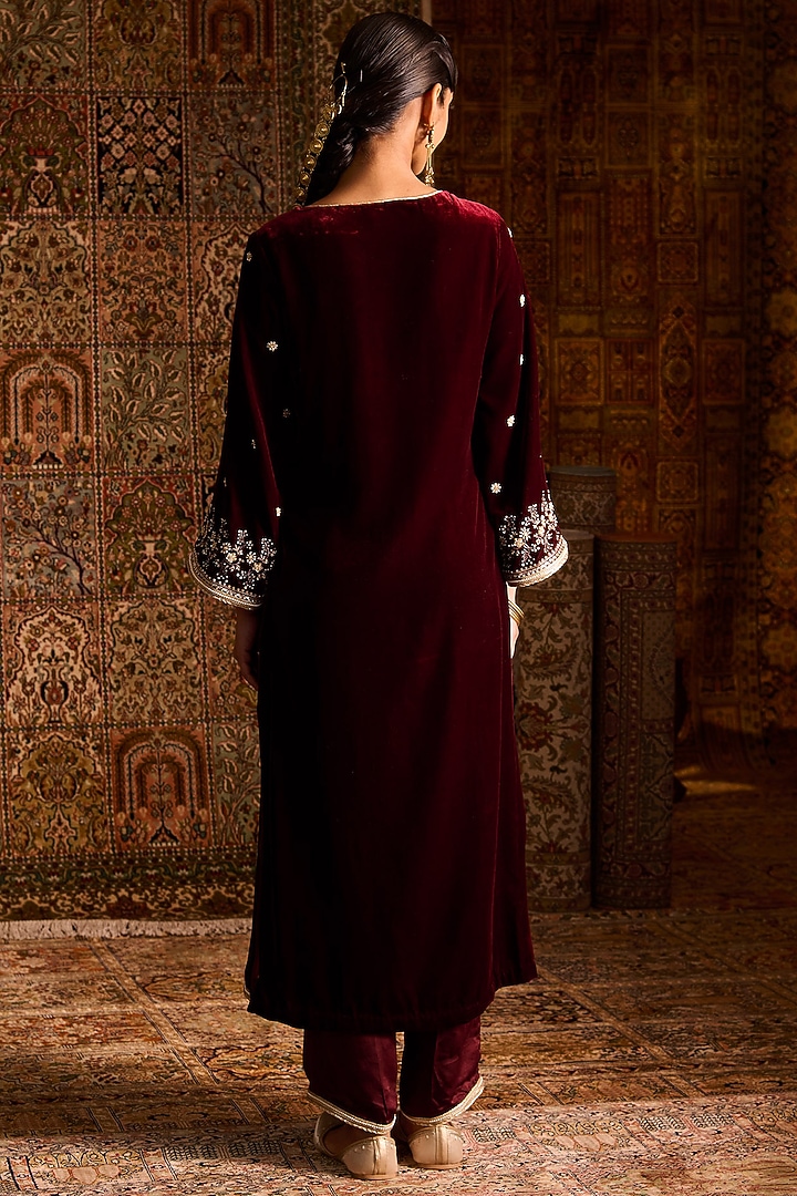 Maroon Silk Velvet Hand Embroidered Straight Kurta Set by Zoon Tribe at Pernia's Pop Up Shop