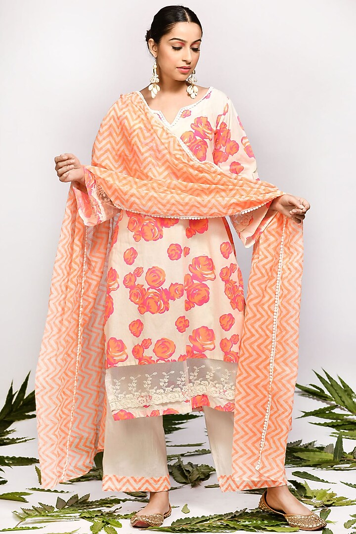 White Floral Screen Printed Kurta Set by Zumaira The Label at Pernia's Pop Up Shop