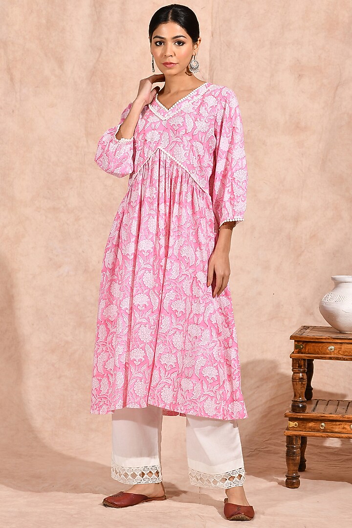Pastel Pink Printed Kurta Set by Zumaira The Label at Pernia's Pop Up Shop
