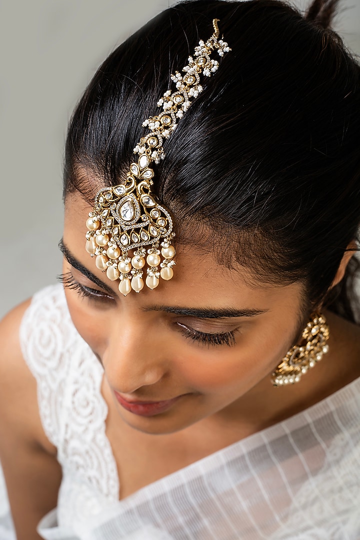 Gold Finish White Kundan Polki Maang Tikka by Zevar King at Pernia's Pop Up Shop