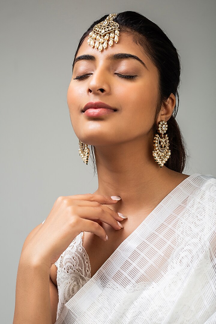 Gold Finish White Kundan Polki Maang Tikka by Zevar King at Pernia's Pop Up Shop